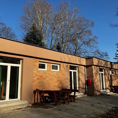 Oereg-To Youth Hostel 터터 외부 사진