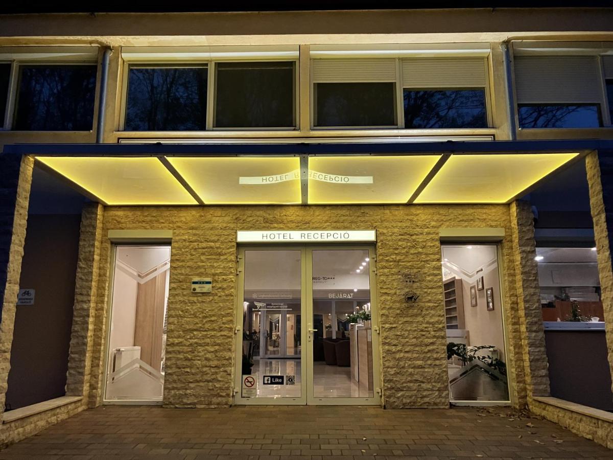 Oereg-To Youth Hostel 터터 외부 사진